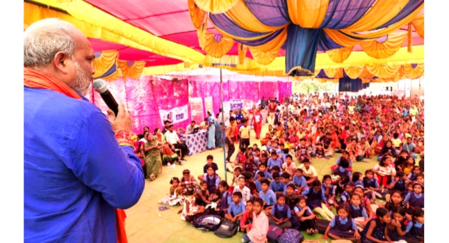 दुर्ग ग्रामीण विधायक ललित चंद्राकर ग्राम खोपली में विकसित भारत संकल्प यात्रा में हुए शामिल, हितग्रहियों को निशुल्क गैस कनेक्शन व प्रमाण पत्र वितरण कर दी शुभकामनाएं