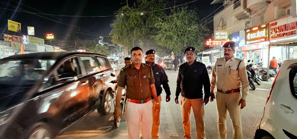 विज़िबल पुलिसिंग के तहत बिलासपुर पुलिस द्वारा चलाया जा रहा पैदल पेट्रोलिंग अभियान, सभी थाना क्षेत्रों में थानाप्रभारियों सहित पुलिसकर्मियों कर रहे प्रतिदिन पैदल गश्त, ट्रैफिक बिगाड़ने वालों पर किया गया चालान